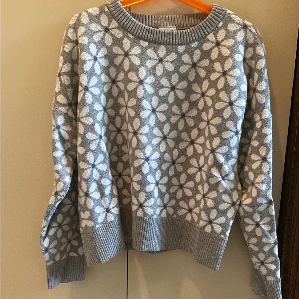 Abercrombie Kids Gray and White Crew Neck Sweater